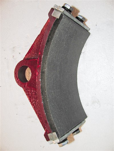 Model brzdových čelistí elektrohydraulických bubnových brzd